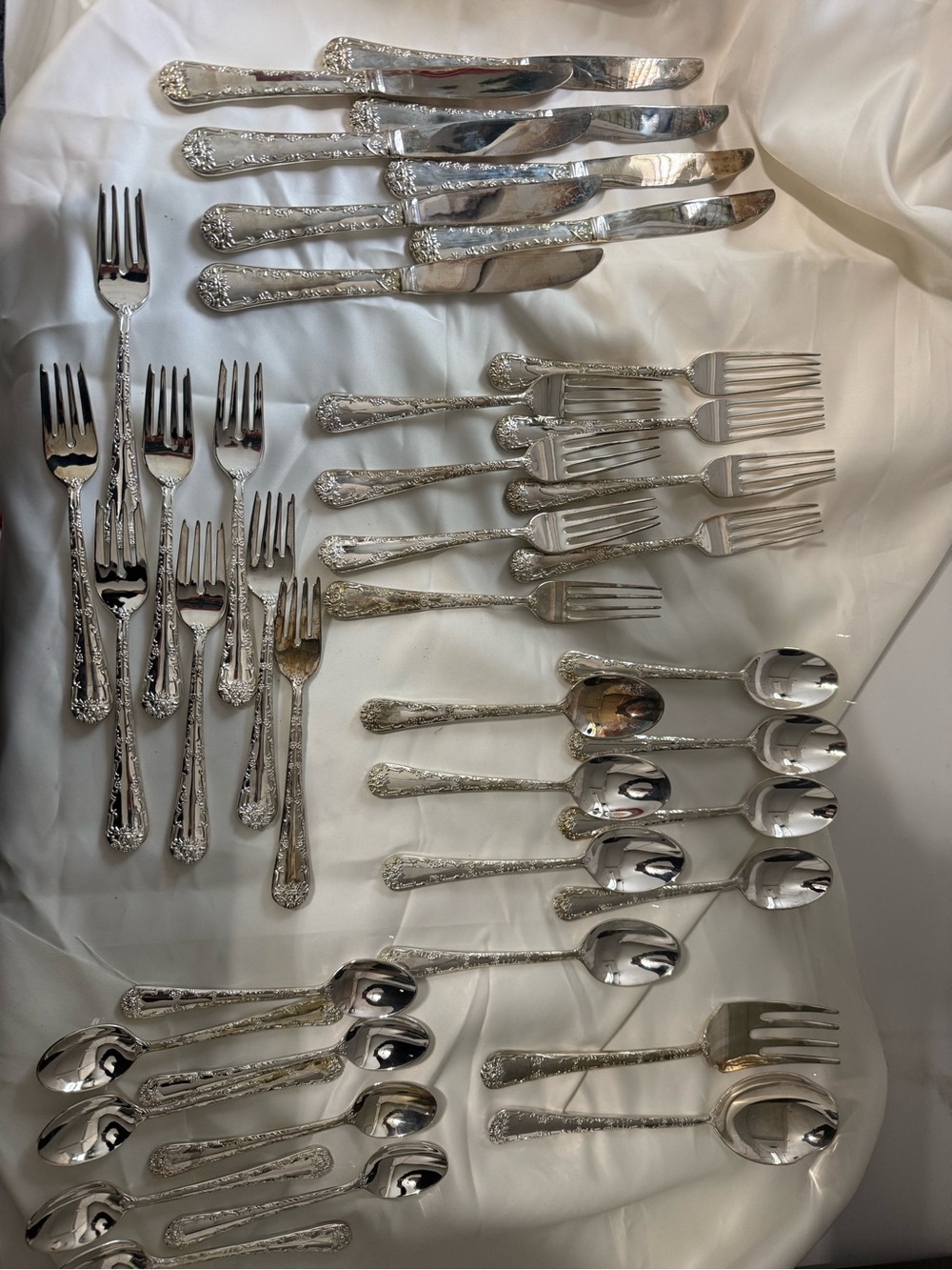 W M Rogers Ornate Silver-Finish Flatware Set - Decorative Handle Cutlery 50 pcs